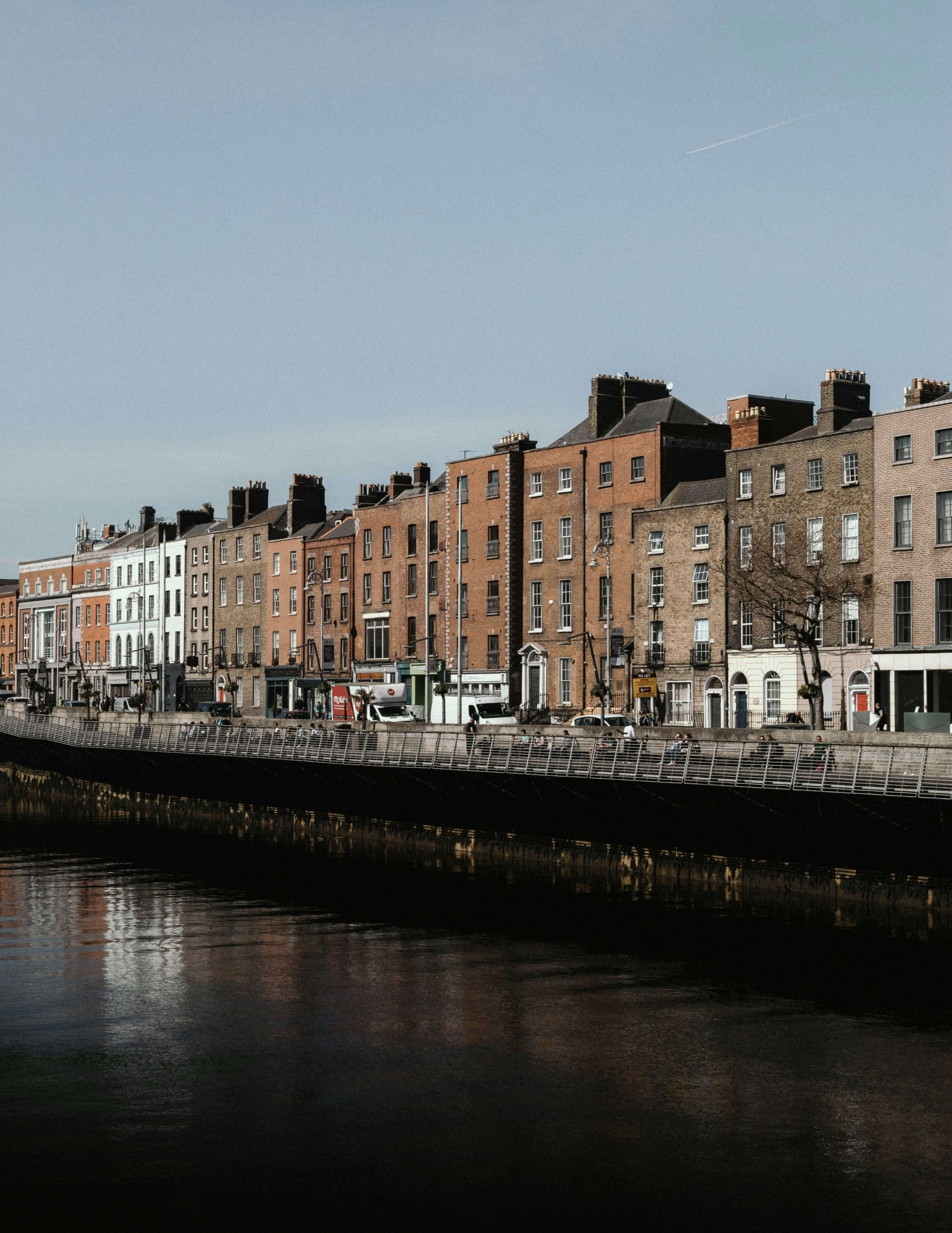 river-liffey-georgian-buildings-dublin