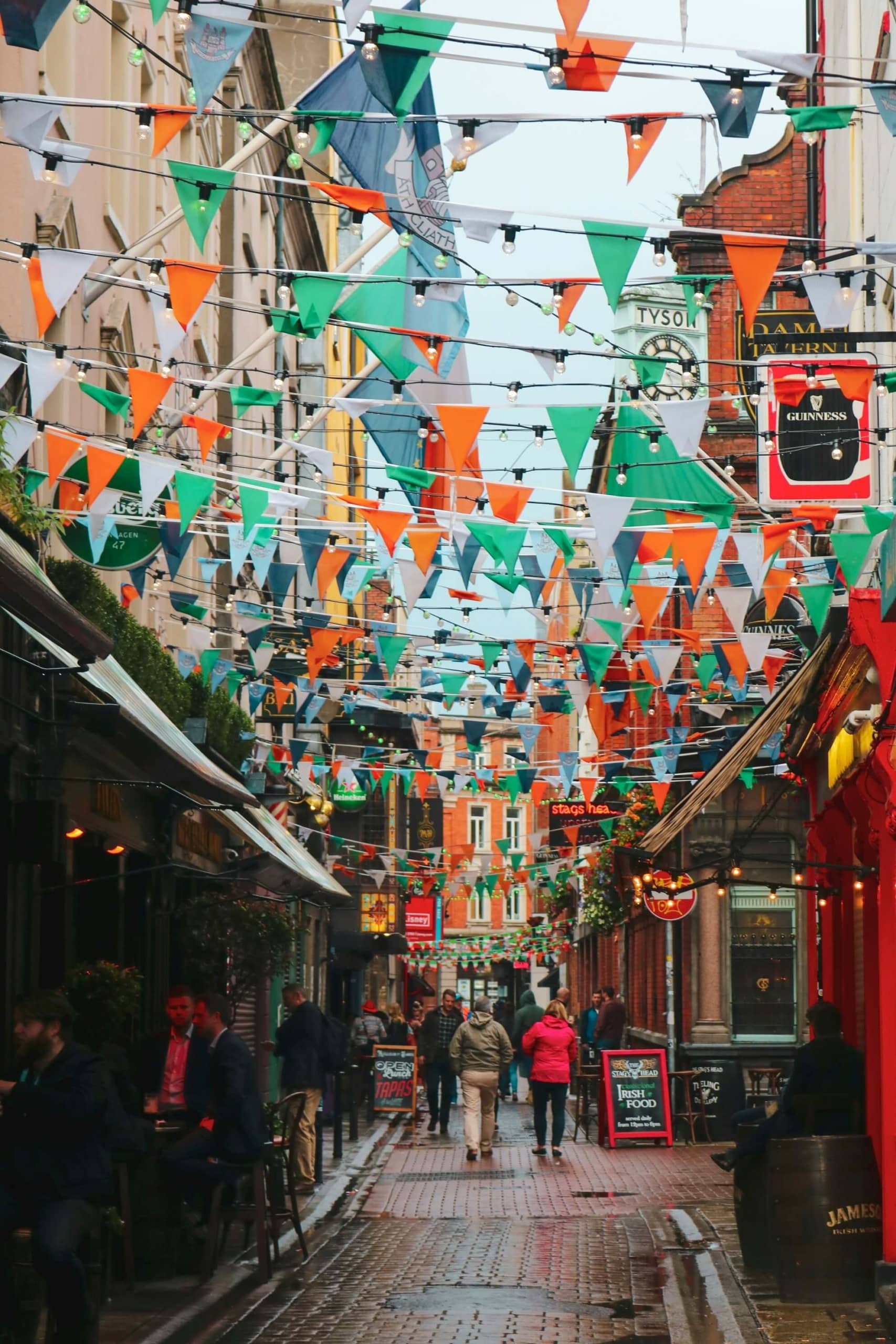 temple-bar-district-bunting-dublin